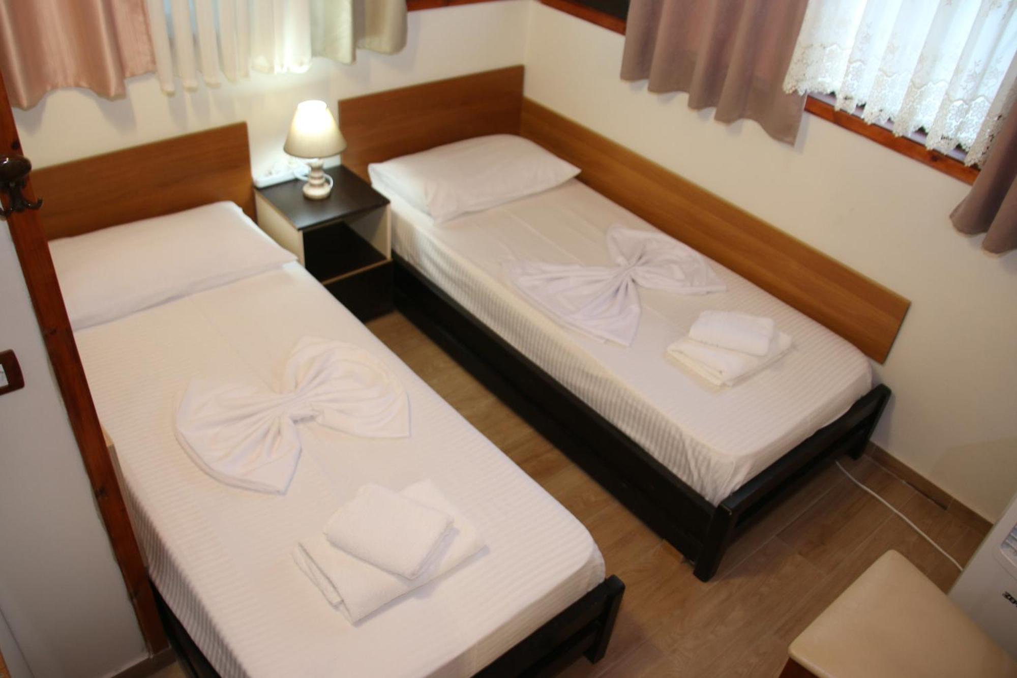 Bed and Breakfast 2 Kitarat Bb Vlorë Exterior foto